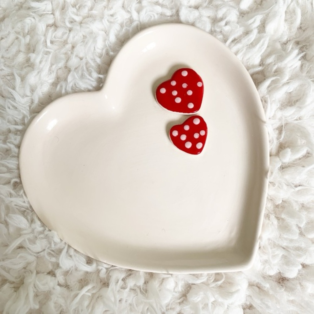 White Heart Jewelry Holder with Red Polka Dot Heart Decor Accent 6x7 inches
